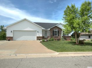 6095 Stockwood Dr, Asbury, IA 52002