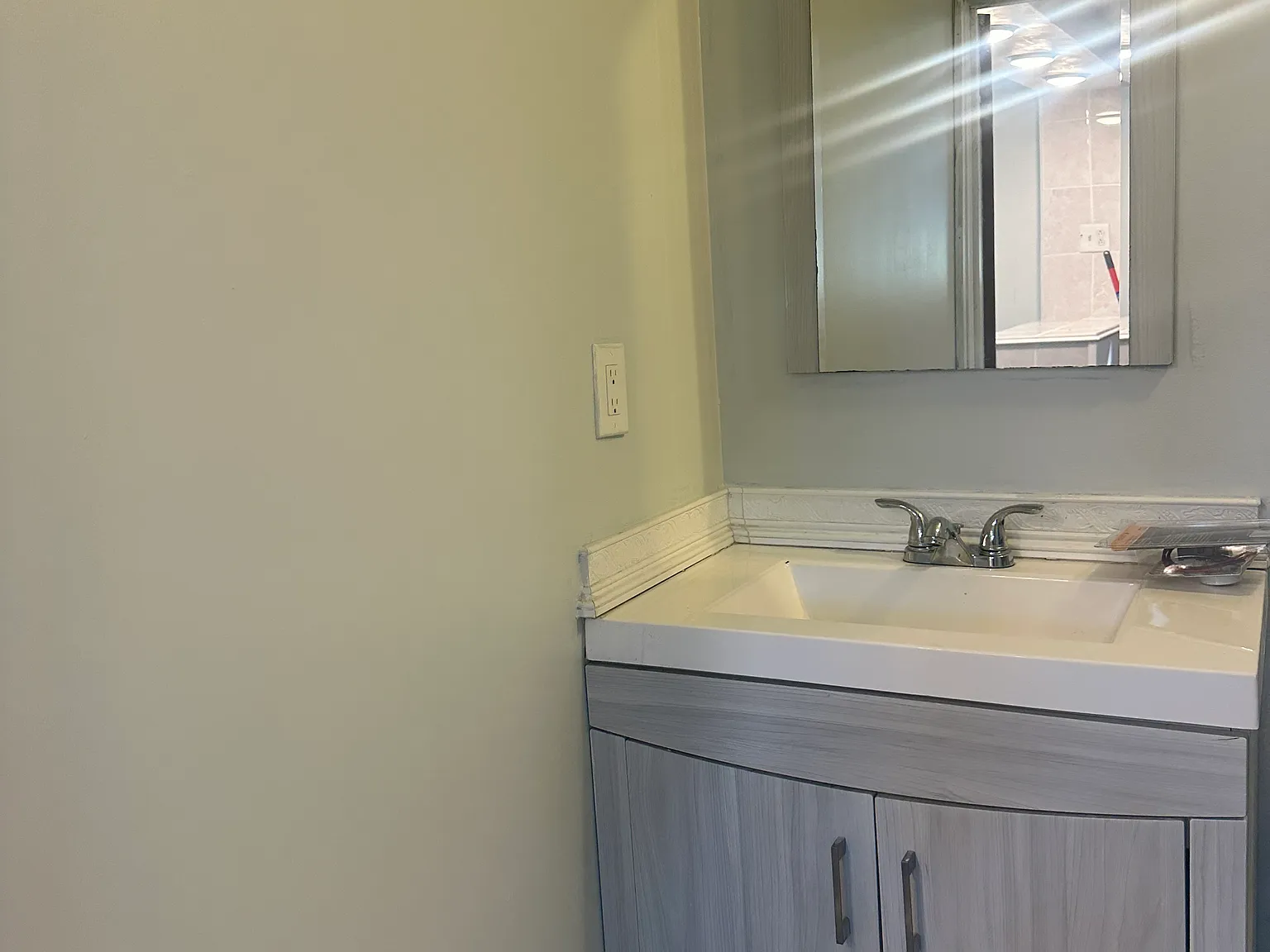 3 bed, 900 sqft, $1,200 — Photo 4