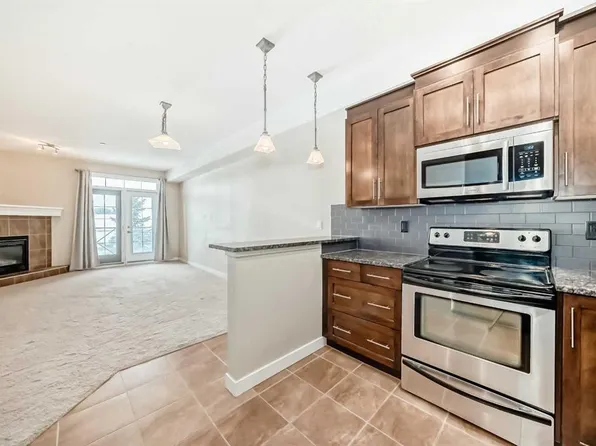 1005 B N Westmount Dr #206, Strathmore, AB T1P 0C3