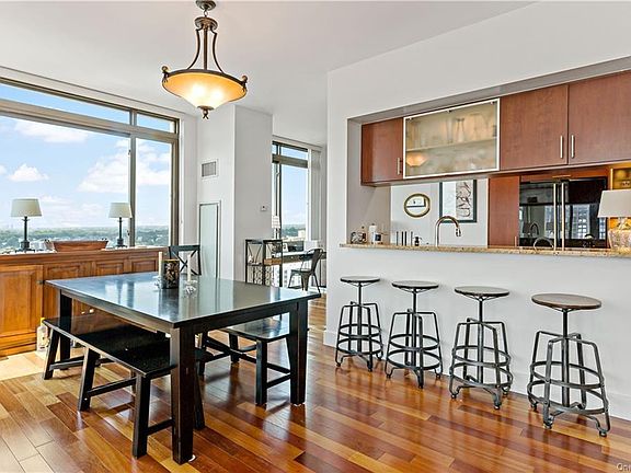 4th image of 175 Huguenot St Unit 1706