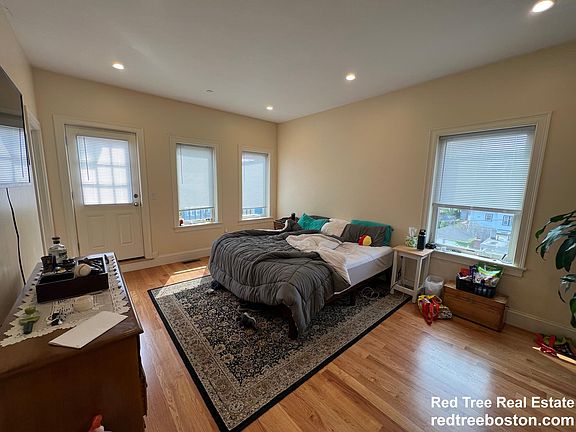 2nd image of 122 Tremont St APT 122