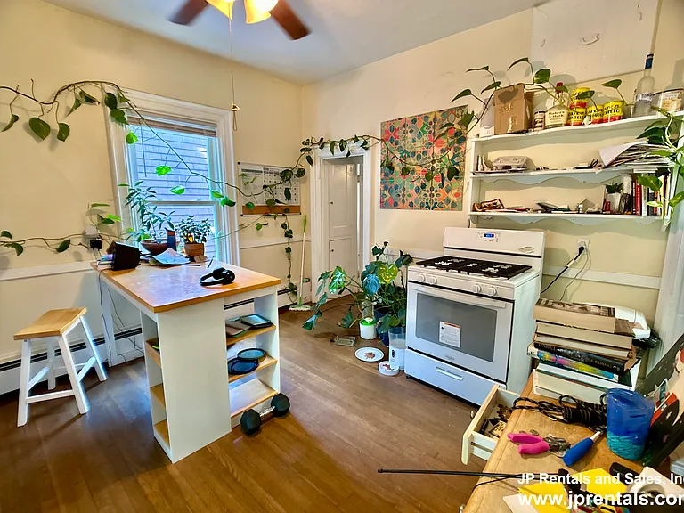 388 Centre St #2 — Photo 4