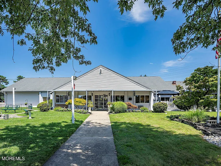 1734 Yorktowne Blvd — Photo 31