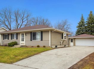 2610 W Sycamore Ave, Oak Creek, WI 53154