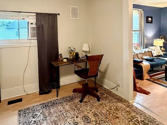 5th image of 2121 Elm St