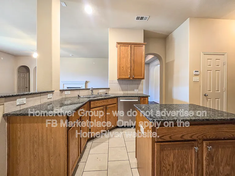 643 E Sandra Ln — Photo 7
