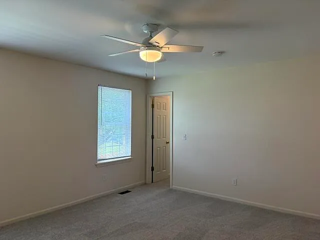 328 N Pointe Dr — Photo 9