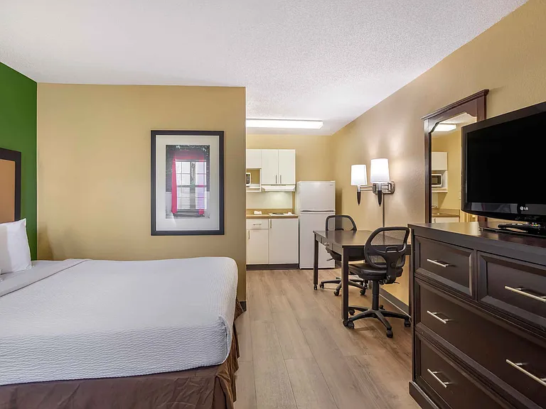 Studio Suite - 1 Queen Bed