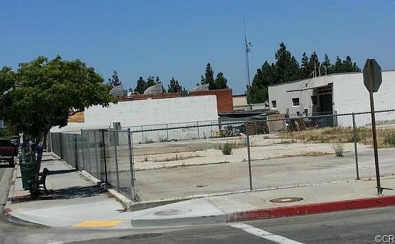 3rd image of 15849 Main St