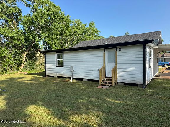 5th image of 8308 Holiday Dr