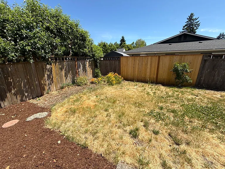 1670 Yew St SE — Photo 30
