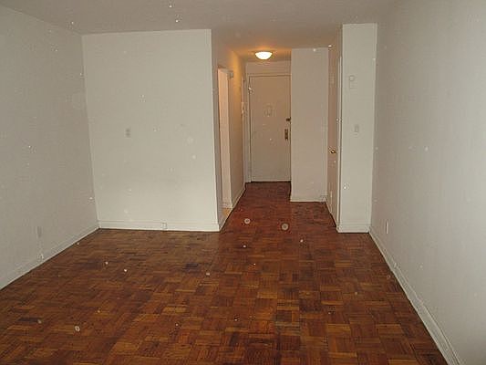 5th image of 311 E 75th St APT 1G