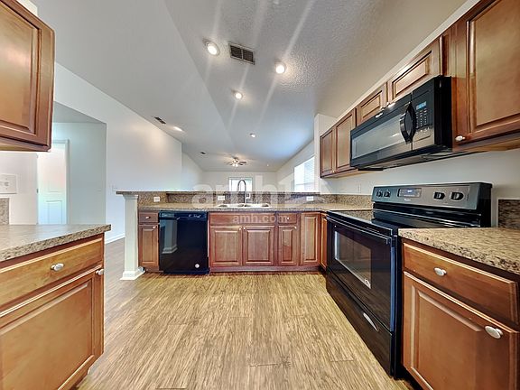 3rd image of 1052 Buttercup Dr