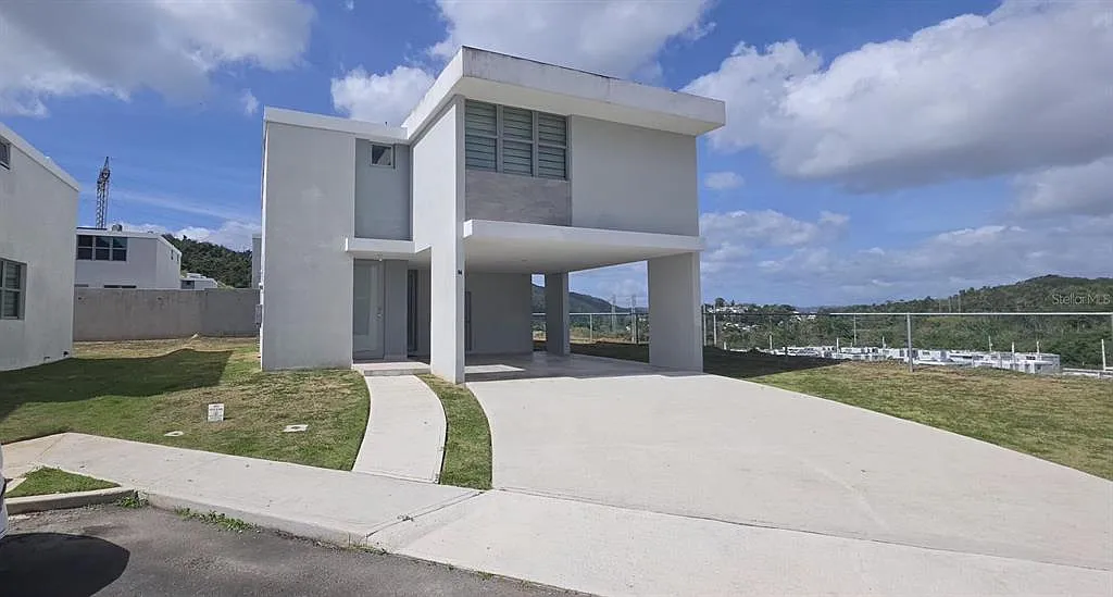 3 bed, 2.5 bath, 10 sqft, $2,900 — Photo 1