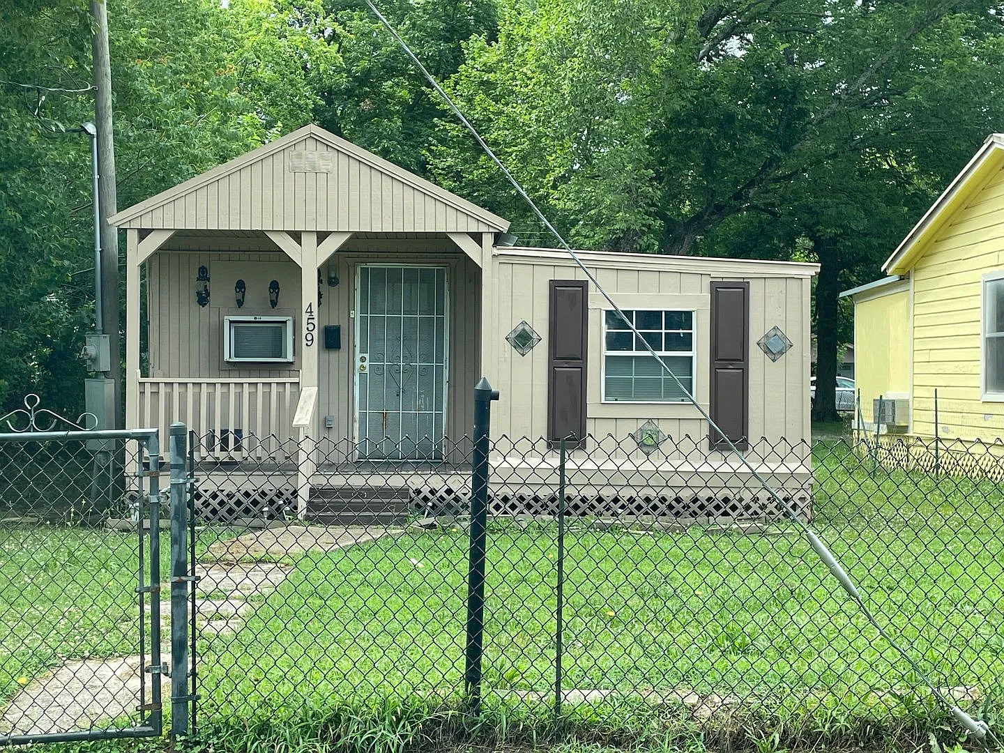 Charming 2 bedroom House — Photo 1