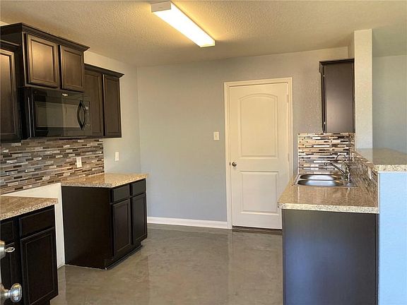 4th image of 420 Farmer Ln #3A