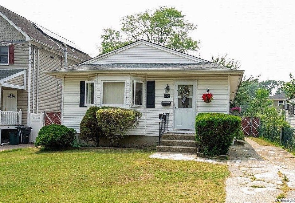 1st image of 255 Waldo Street