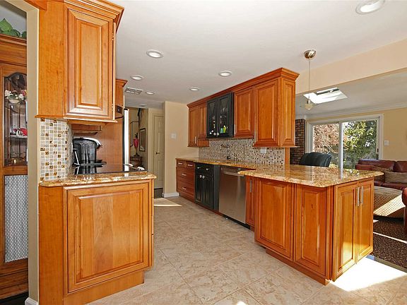 2nd image of 52 Longstreet Dr