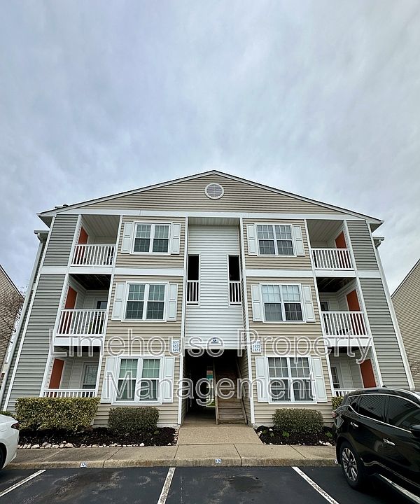 1st image of 1849 Chantilly Ct #501