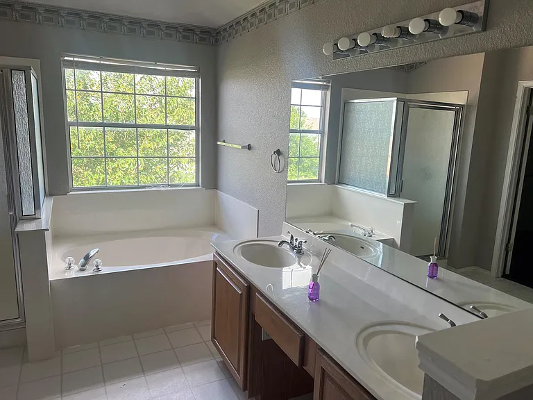 1318 Willow Bluff Dr — Photo 16