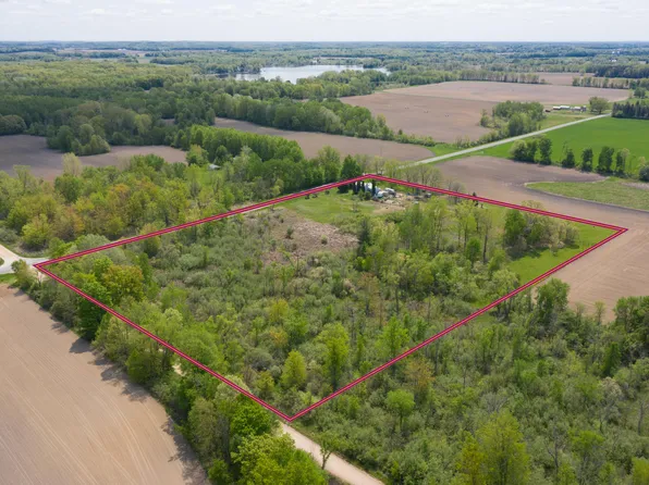 6849 N Amble Rd, Howard City, MI 49329