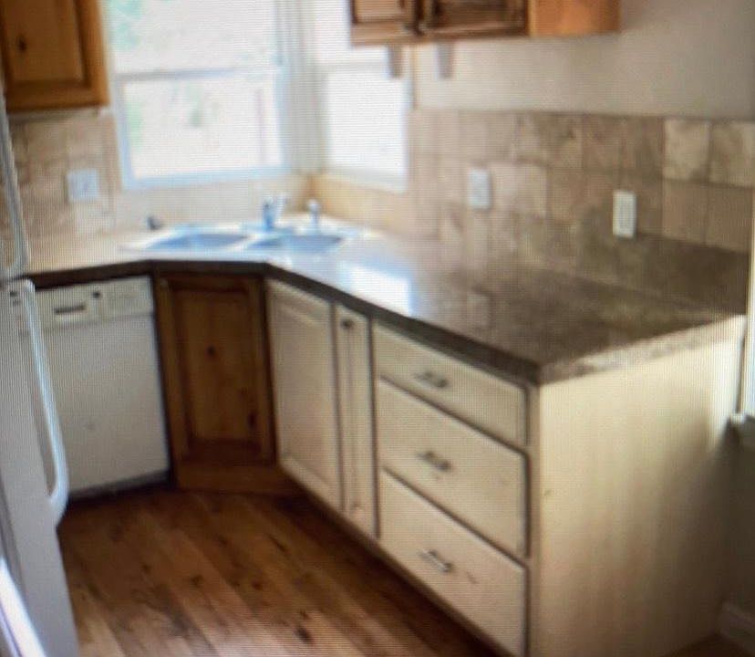 2nd image of 2285 S Lake St