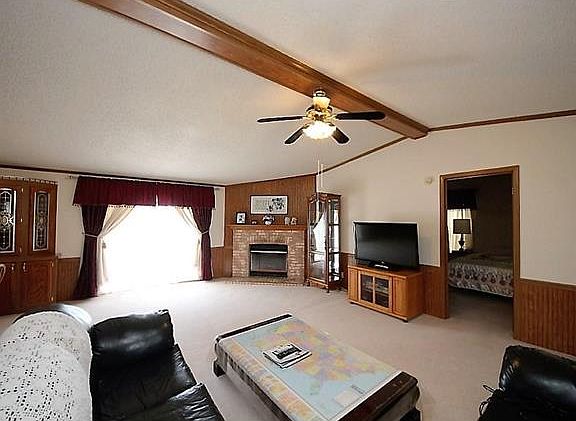 2nd image of 828 Margaret Ct