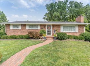 1402 Village Dr, South Charleston, WV 25309