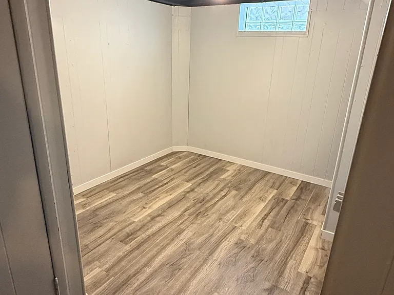 9725 Ruth Ave — Photo 18