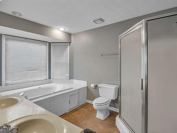 5th image of 401 The Farm Rd