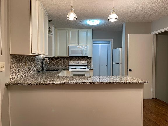 4th image of 10237 W 86th Ter #10237