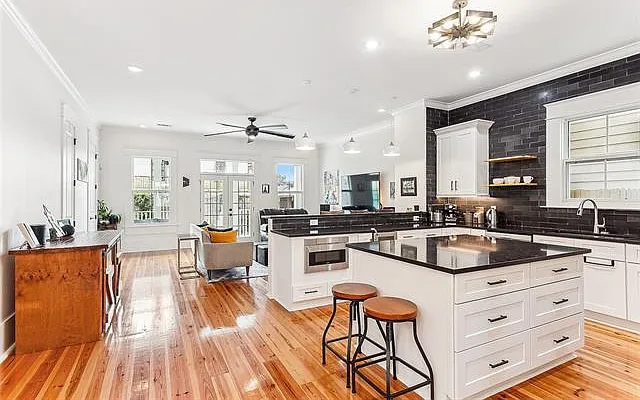 3 bed, 2.5 bath, 2213 sqft, $4,500 — Photo 3