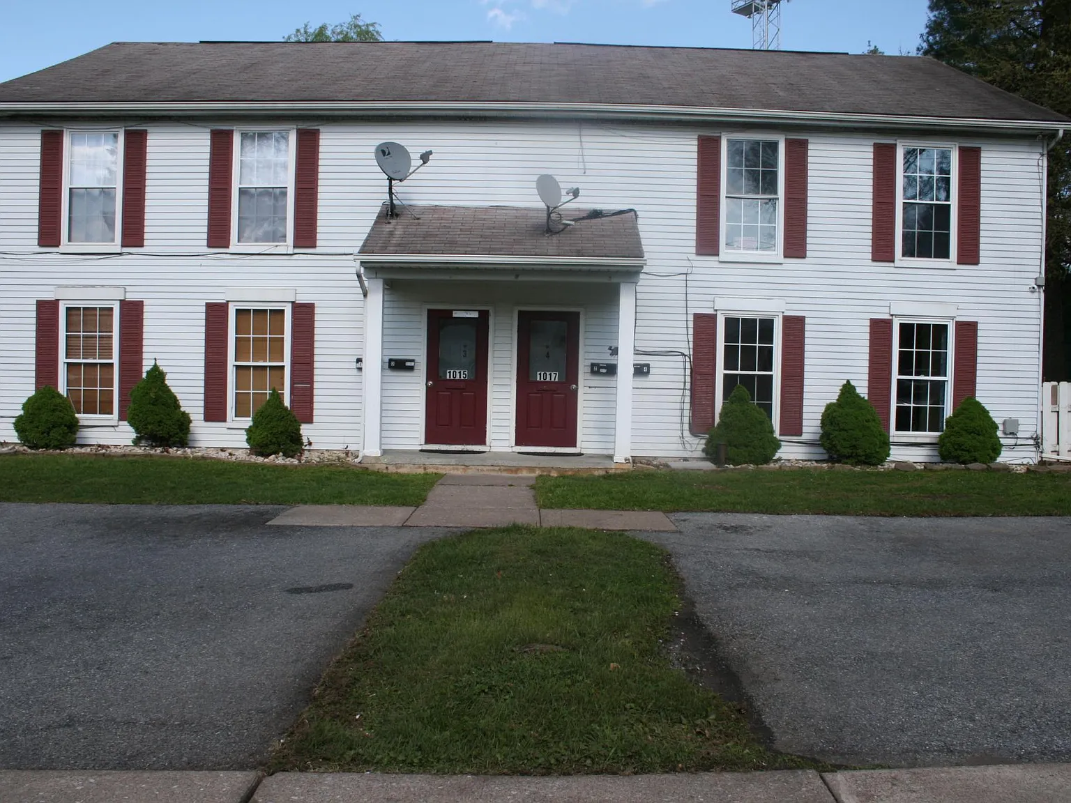 1017 S Poplar St — Photo 3