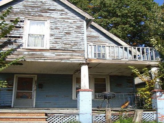 4th image of 9505 Edmunds Ave