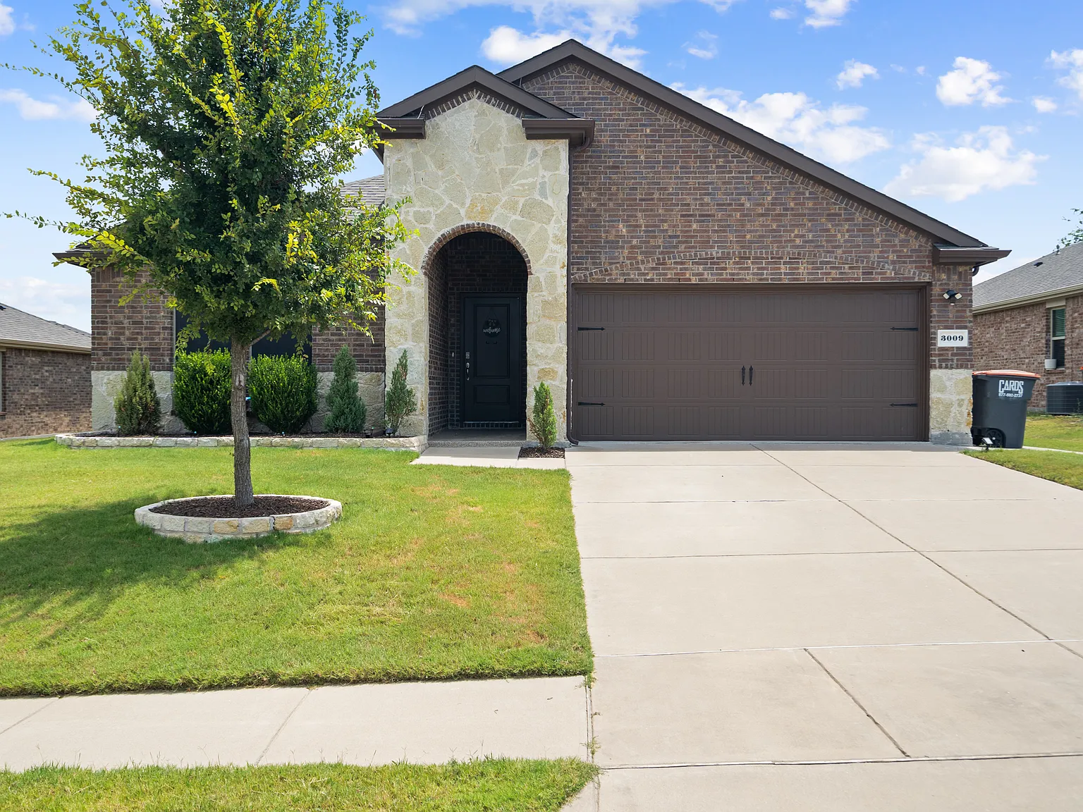 4 bed, 2036 sqft, $2,300 — Photo 1