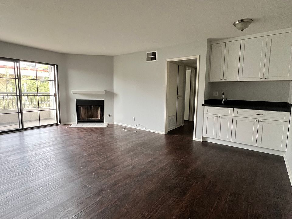 1st image of 909 N Croft Ave #207
