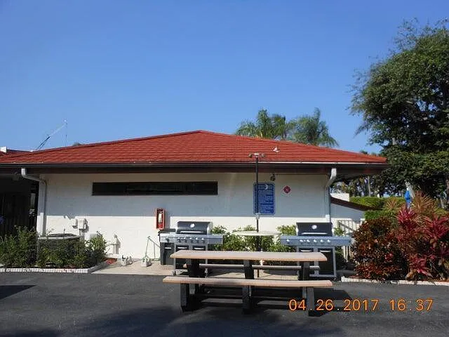 110 Half Moon Cir #E2 — Photo 7