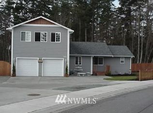 1193 Ridgeway Dr, Oak Harbor, WA 98277