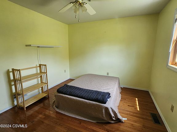 4th image of 276 Cindy Ave