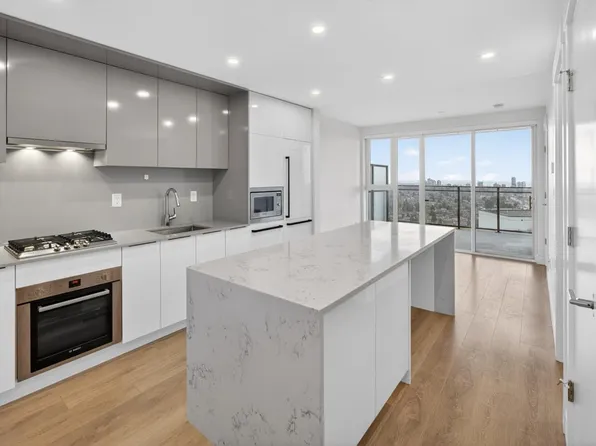 4711 Hazel St #3410, Burnaby, BC V5H