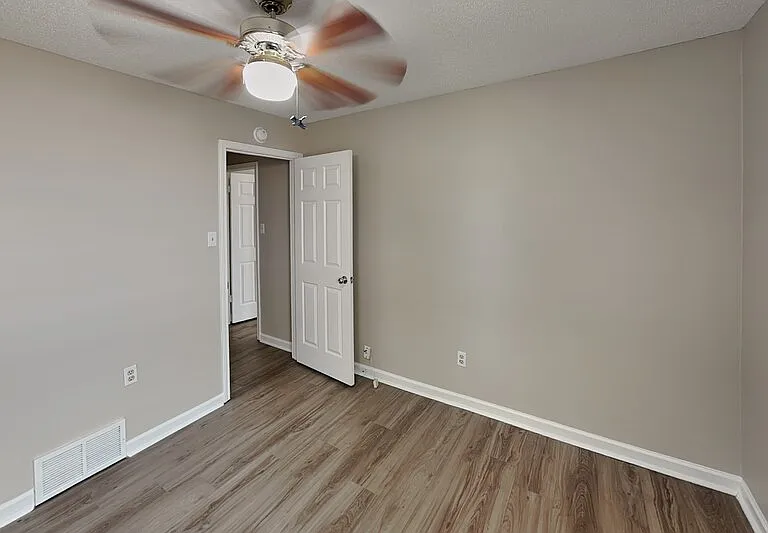 1633 Dexter Ln — Photo 12