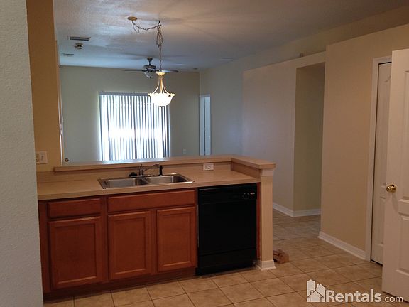 3rd image of 1157 Cathcart Cir