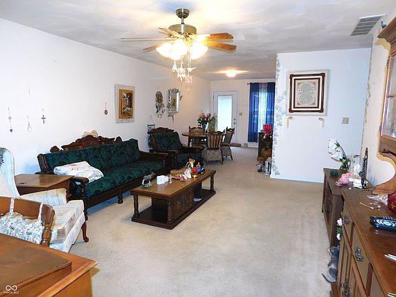 5th image of 1051 E Crown Pointe Blvd
