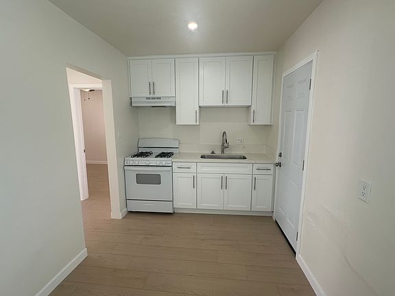 4th image of 720 Salem St APT 7