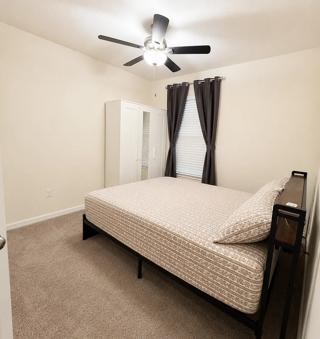 4 bed, 1828 sqft, $875 — Photo 1