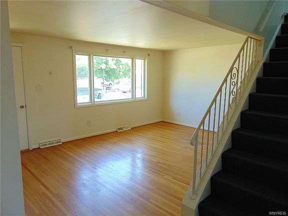 5th image of 23 Temple Dr