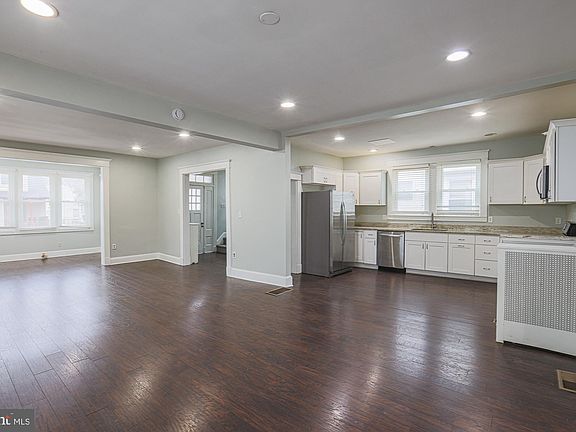 5th image of 8 Irving Pl