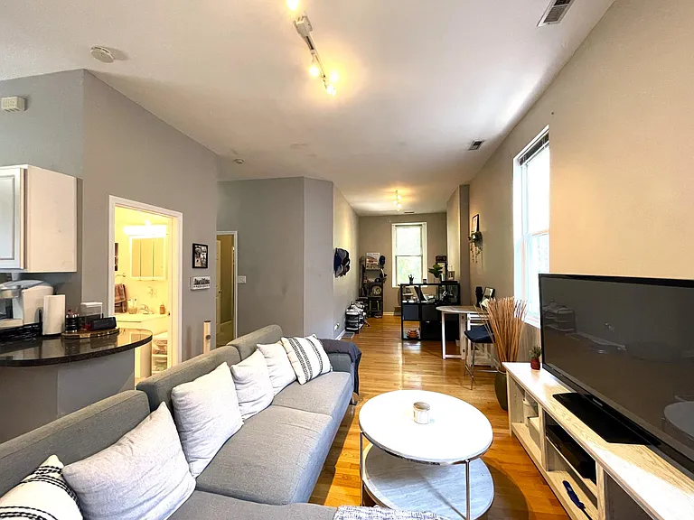 744 N Wolcott Ave #2F — Photo 3