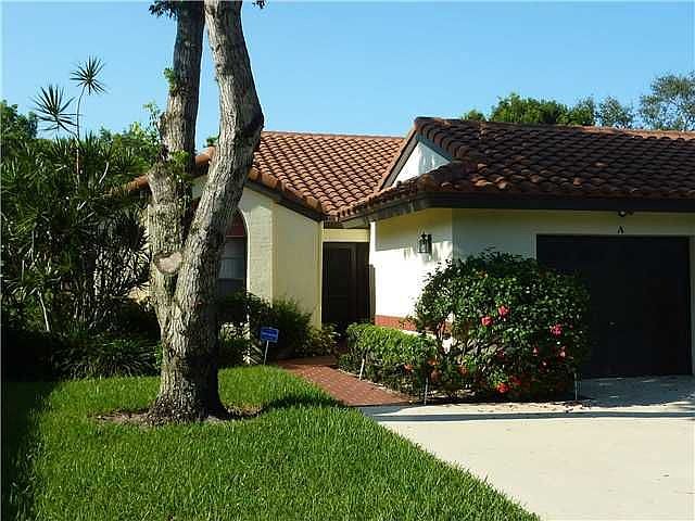 Home For Sale In Palm Chase Lakes