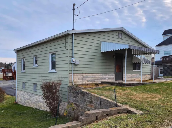 309 1/2 Marion St, Fairmont, WV 26554